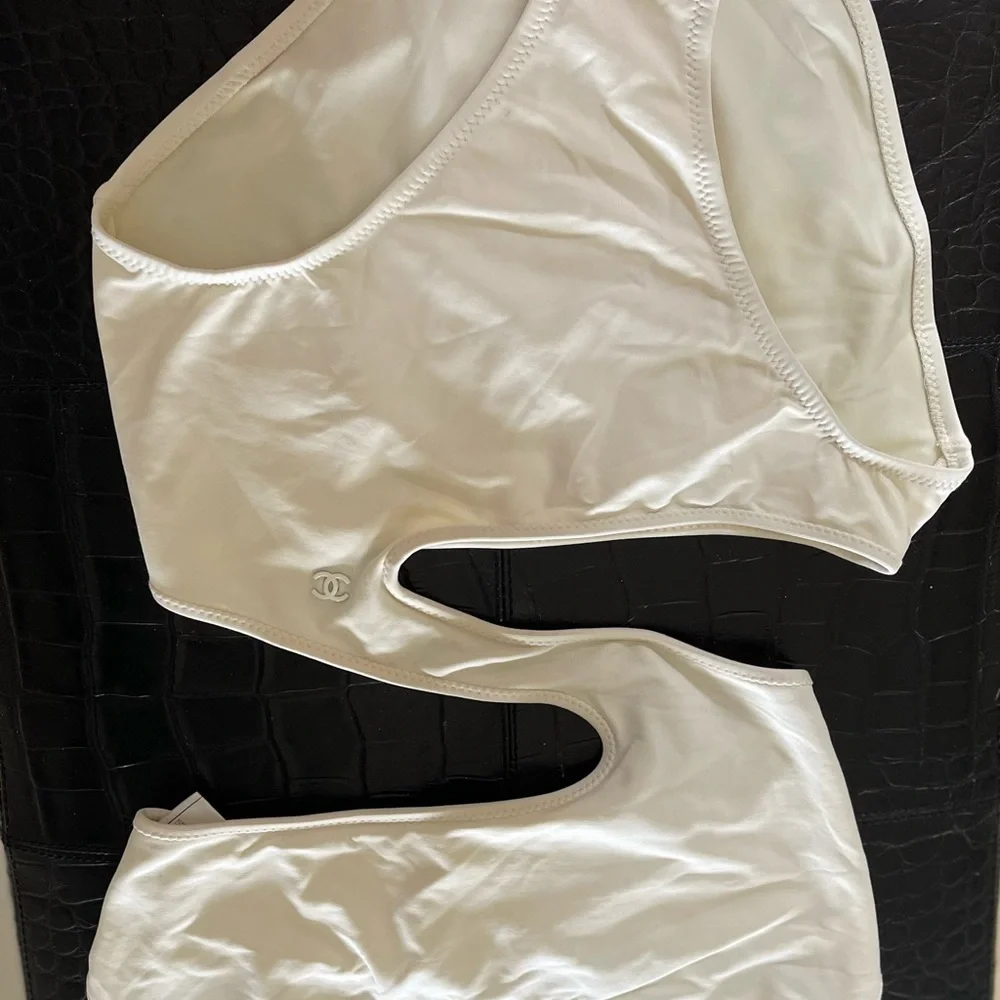 VINTAGE CHANEL WHITE LOGO SWIMSUIT💝HP - Picture 5 of 14